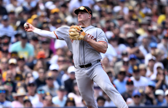 A frustração transborda para os Giants quando Matt Chapman parece amaldiçoar Casey Schmitt após um erro