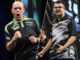 Van Gerwen deixa Van Wien sem oportunidade de conviver com os holandeses. Littleler, que foi vaiado, logo teria que deixar o campo.