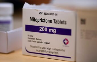 Juiz federal concede acesso à carta de mifepristone ordena revisão da FDA por 6 meses