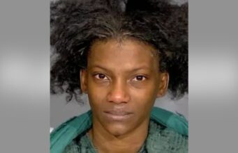 Bebê morre enquanto dormia na cama, mãe acusada de negligência