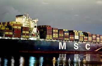 Fontes dizem que o Irã deslocou navios porta-contêineres que deteve no Estreito de Ormuz em direção ao porto