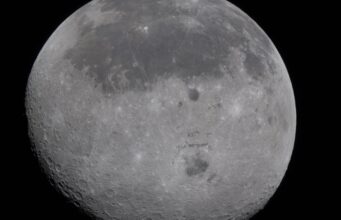 Astronautas Artemis II quebraram um recorde, nomeiam uma cratera