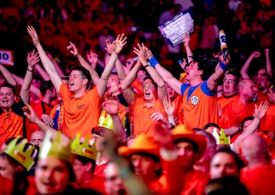 nederland-rotterdam-29-03-2019-raymond-van-barneveld-tijdens-zijn-laatste-wedstrijd-in-de-premier-le.jpeg