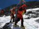 A escalada do Everest orienta ‘alpinistas secretamente envenenados para desencadear resgates dispendiosos de helicóptero como parte de um esquema de seguro de £ 15 milhões’