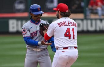 Francisco Lindor, do Mets, cometeu dois erros caros enquanto sua queda inicial continuava