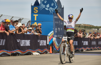‘For the Love of It’ – Kate Courtney corre Fuego XL no Sea Otter e vence a corrida, enquanto Hannah Otto revela novo FKT no topo do Mauna Kea do Havaí – Gravel Bits