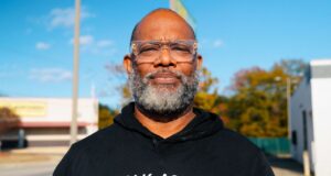 Pastor Corey Brooks: Meu corpo não conseguia terminar a caminhada. Mas nosso trabalho é para crianças. Em Chicago, isso deve continuar.