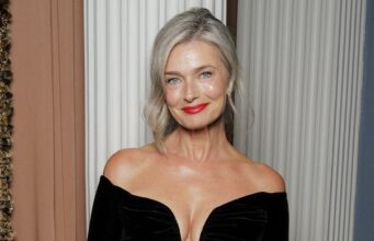 Paulina Porizkova reflete sobre fazer o que ela diz, até mesmo tirar a blusa