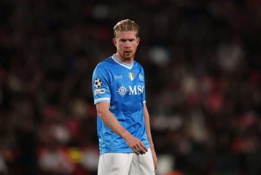 La Repubblica: Napoli considera Kevin De Bruyne promovido se ele não cumprir os padrões