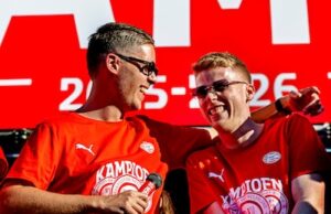 Jogadores e torcedores gritaram para Weirman na festa do campeonato do PSV: ‘Joey in Orange!’