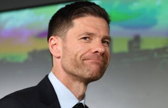 O técnico do Liverpool, Richard Hughes, considera o técnico espanhol de ‘elite’ para substituir Xabi Alonso