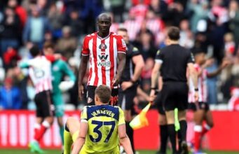 Roberto de Zerbi começou com uma derrota para o Spurs. que ainda está rebaixado