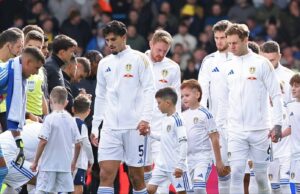 O Leeds está tentando desesperadamente impedir que o jogador de 26 anos se junte ao Tottenham ou ao Aston Villa