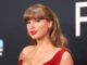 Mercadoria de ‘Showgirls’ de Taylor Swift sob ataque na batalha de marcas registradas