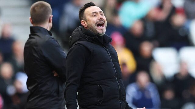tottenham-hotspur-manager-roberto-de-zerbi-reacts-during-the-match.JPG