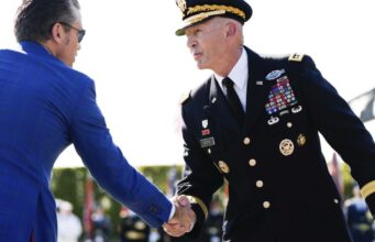 Dentro do Pentágono, preocupações sobre o esforço de guerra ser interrompido após a destituição do Chefe do Exército