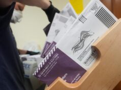 Trump assina ordem executiva limitando cédulas por correio; Líderes da Califórnia dizem que vão reagir