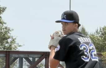 Fabian Bravo, da Sun Valley Poly High, mostra o domínio de Koufax