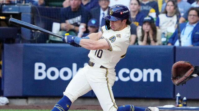 usatsi-27244818-sal-frelick-brewers-rf-single-1st-2025-nlds-game-1-1920.jpg