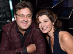 Amy Grant compartilha o conselho de Vince Gill durante a recuperação do TBI no podcast