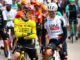 Jonas Vingegaard vê rival João Almeida fora da prova do Giro d’Italia.