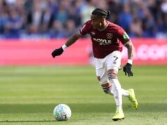 Roma assiste Crysencio Summerville, do West Ham
