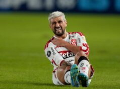 O Uruguai está perdendo outra peça-chave antes da Copa do Mundo de 2026? De Arrascaeta quebrou a clavícula no Estudiantes x Flamengo pela Libertadores