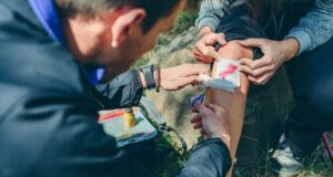O programa paramédico aprimora as capacidades médicas das equipes de busca no Oregon.