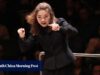 O maestro Elim Chan, nascido em Hong Kong, tornou-se a primeira mulher a liderar a Sinfônica de São Francisco