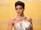 Teyana Taylor, 35 anos, comprou um soro hidratante de US$ 7 de uma marca usada por Jane Fonda que, segundo os fãs, pode apertar o “queixo”
