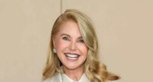 Christie Brinkley, 72, faz jeans bootcut que ficam *tão* bons – compre estilos de jeans atemporais a partir de US$ 20