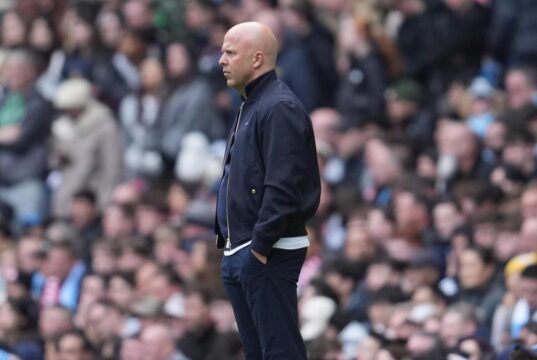 Arne Slott: Técnico do Liverpool demitido após defesa mediana do título da EPL
