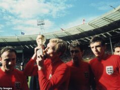 ‘Ele é minha maior influência’: Geoff Hurst se prepara para brindar a seu grande amigo e também ex-aluno da Inglaterra na Copa do Mundo, Bobby Moore