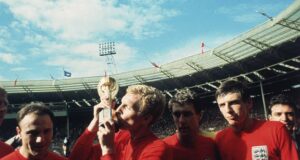 ‘Ele é minha maior influência’: Geoff Hurst se prepara para brindar a seu grande amigo e também ex-aluno da Inglaterra na Copa do Mundo, Bobby Moore