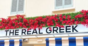 O Real Greek fechará nove restaurantes com a perda de 151 empregos à medida que os custos disparam sob o trabalho