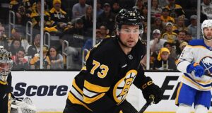 Estrela da NHL enfrenta possível suspensão prolongada após ataque furioso ao oponente durante derrota esmagadora nos playoffs