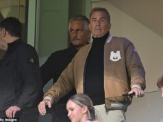 A estrela de Hollywood Kevin Costner assistiu o Brisbane Lions derrotar Carlton em um thriller da AFL