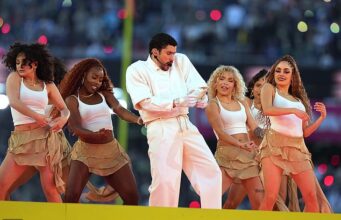 Bad Bunny criticado por show ‘obsceno’ e ‘nojento’ do intervalo do Super Bowl enquanto vazavam reclamações da FCC