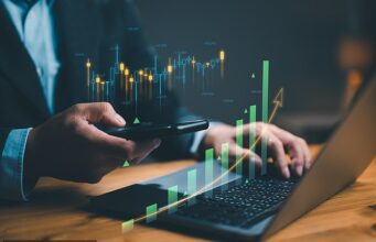 Como investir £ 10.000 de uma vez: Leia nosso guia sobre onde colocar seu dinheiro – e onde você pode obter um retorno de 75% em apenas cinco anos