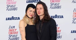 Rory Culkin dá as boas-vindas ao primeiro filho com a namorada Kate Arizmendi, e o casal revela o nome único do recém-nascido