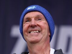 O ícone da AFL Neale Daniher morreu aos 65 anos após uma longa batalha contra a doença do neurônio motor