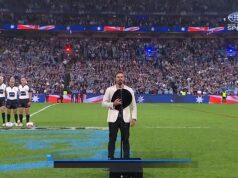 O cantor do hino nacional do State of Origin, Robbie Mortimer, se tornou viral quando muitos fãs elogiaram sua performance nas redes sociais