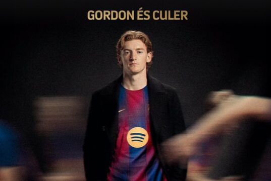 Anthony Gordon, novo contratado do Barcelona por £ 70 milhões, surpreende ao falar espanhol fluentemente na estreia