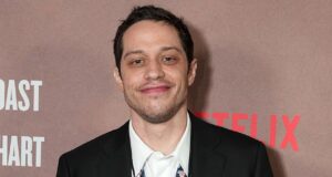 Pete Davidson elogia as habilidades ‘sobre-humanas’ da ex-namorada Kim Kardashian… quase quatro anos após a separação
