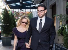Sydney Sweeney, 28, aperta a mão do namorado Scooter Braun, 44, que revela o que realmente pensou sobre sua cena de euforia pornográfica