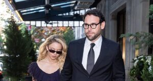 Sydney Sweeney, 28, aperta a mão do namorado Scooter Braun, 44, que revela o que realmente pensou sobre sua cena de euforia pornográfica