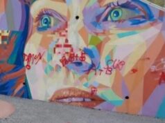 A porta era um mural em homenagem às vítimas da Ponte Moranda dos Vândalos. Major: “Indigno de agir”