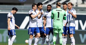 O Schalke está se aproximando da promoção à Bundesliga, enquanto Muslić pede aos torcedores que fiquem longe de invasões de campo