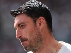 O Eintracht Frankfurt realizou uma reunião crítica sobre o futuro de Riera antes da partida contra o Dortmund