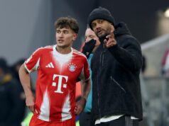Kompany criticou o jovem do Bayern por fazer muitas mudanças